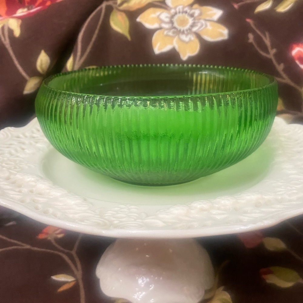 Vintage Emerald Green Ribbed Glass Bowl 1960’s E.O. Brody Co Cleveland OH